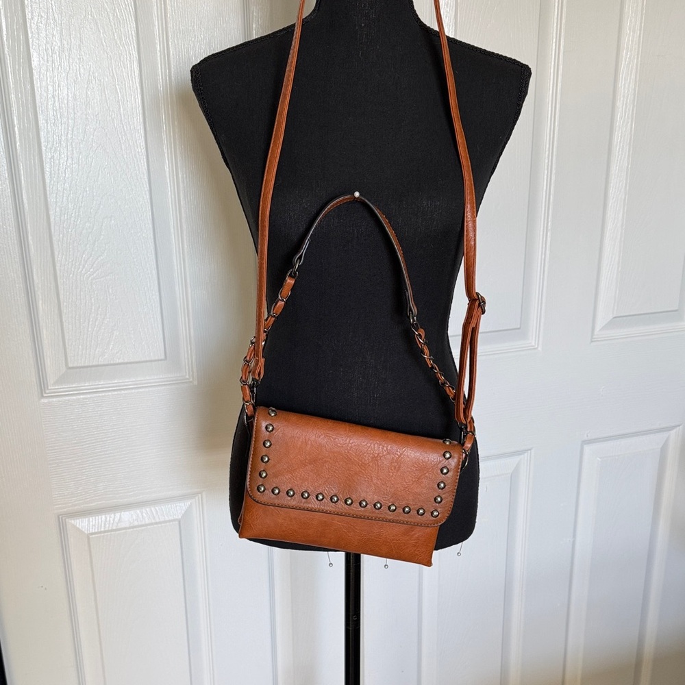 Elegant Tan Leather Crossbody Bag with Studs